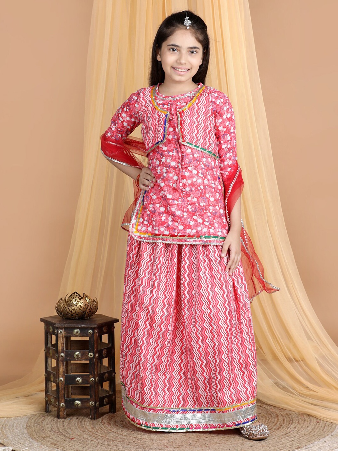 

Cutiekins Girls Printed Gotta Patti Ready to Wear Lehenga & Blouse With Dupatta, Magenta