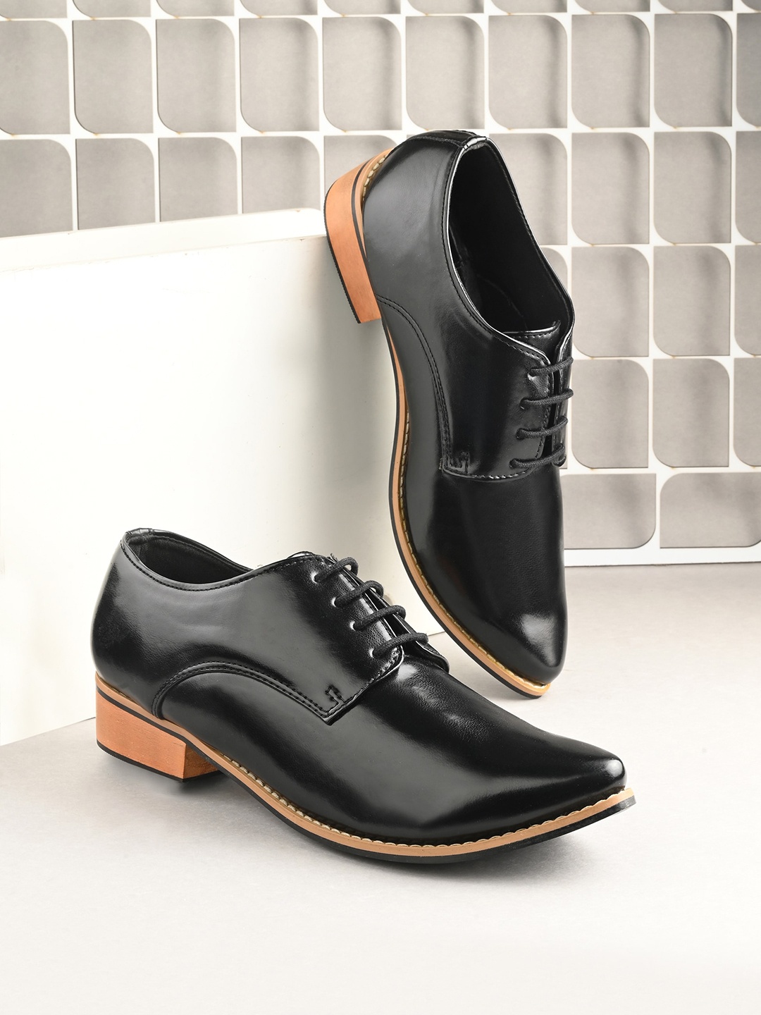 

her by invictus Women Comfort Insole Lace-Up Derbys, Black