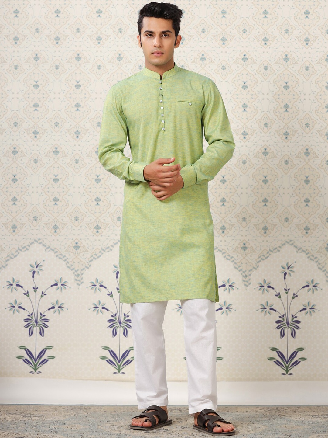 

Ode by House of Pataudi Regular Pure Cotton Kurta with Trousers, Green