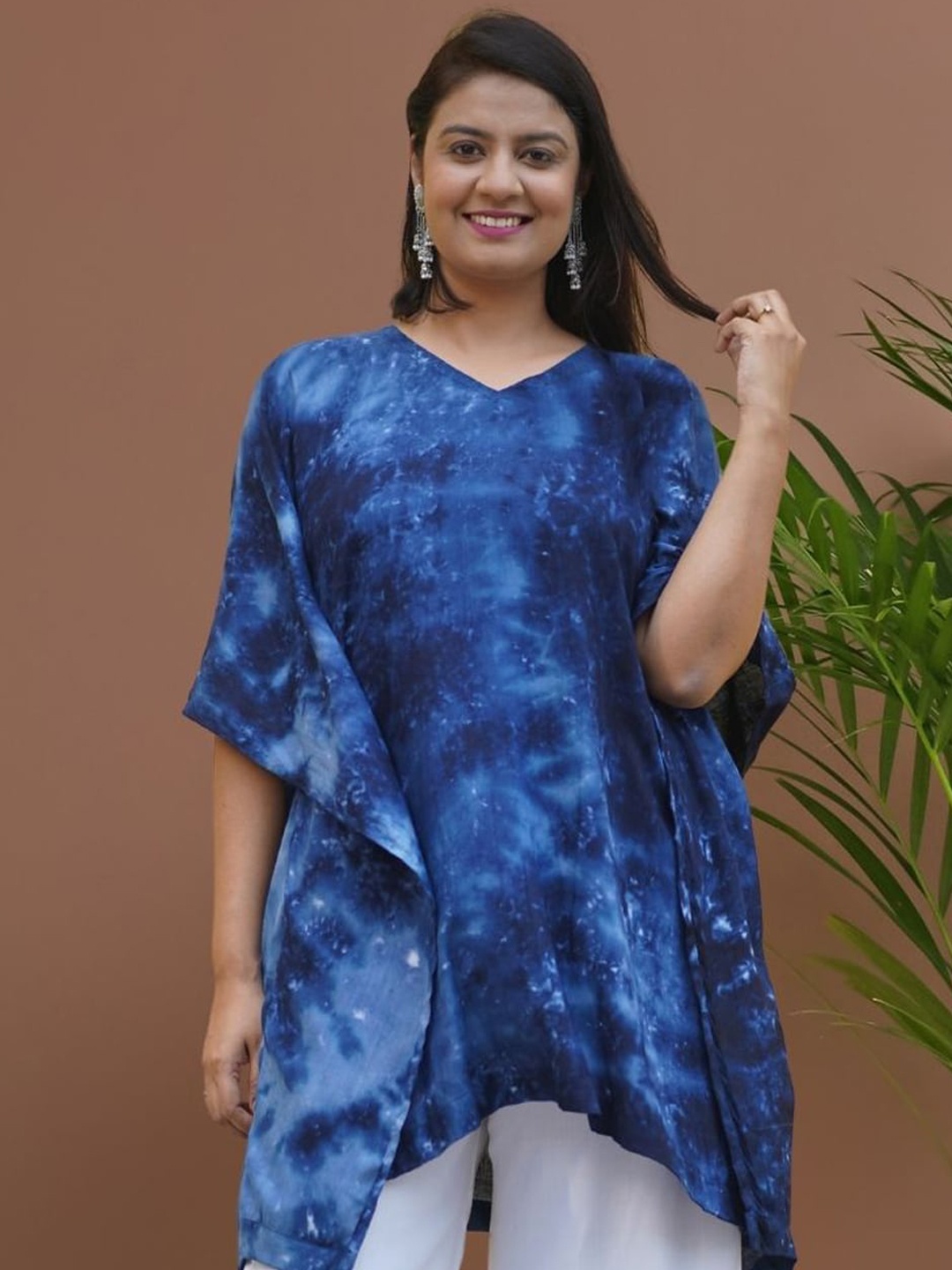 

LetsDressUp Abstract Printed Flared Sleeves V-Neck Kaftan Kurta, Navy blue