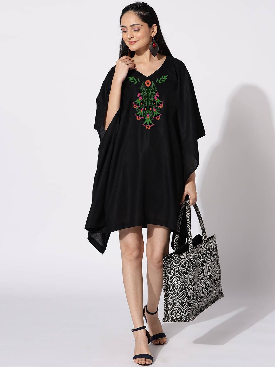 

LetsDressUp Floral Embroidered V-Neck Flared Sleeves Thread Work Detailed Kaftan Kurta, Black