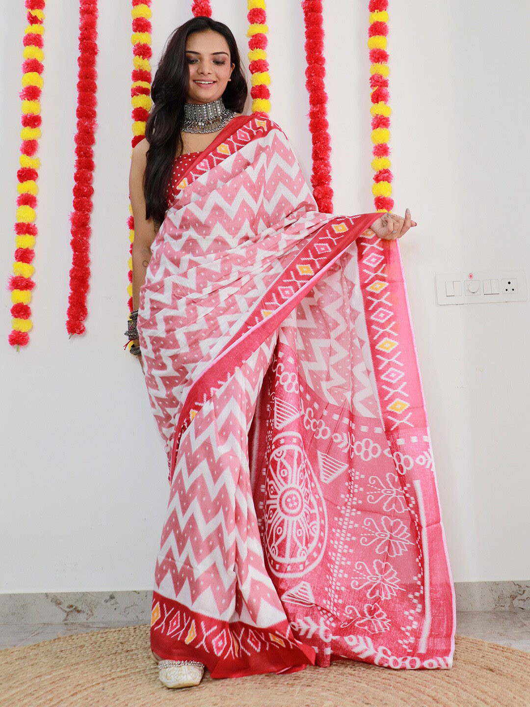 

Saree mall Geometric Printed Poly Cotton Ikat Sarees, Pink