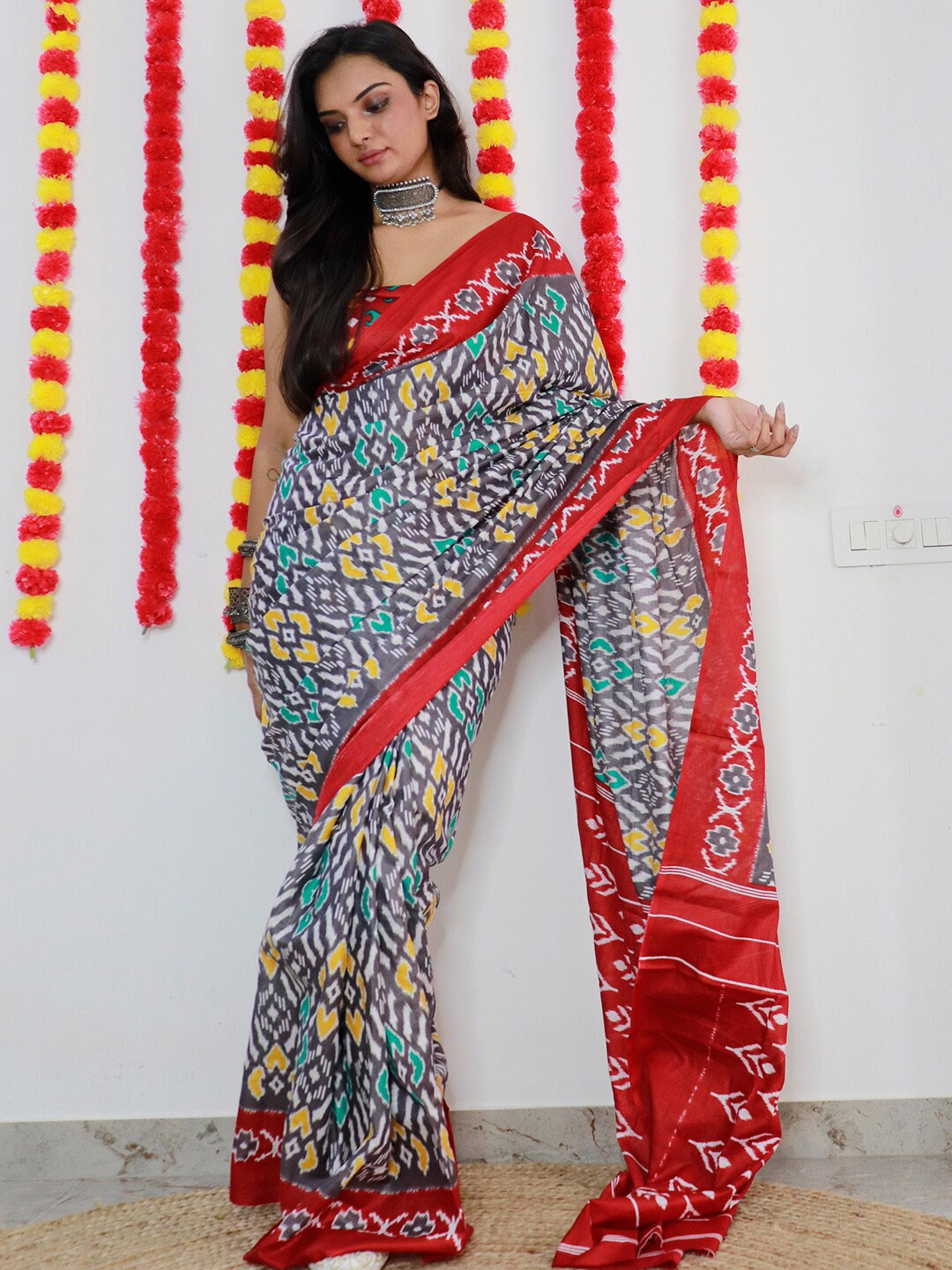 

Saree mall Grey & Red Ethnci motifs Printed Pure Cotton Ikat Sarees