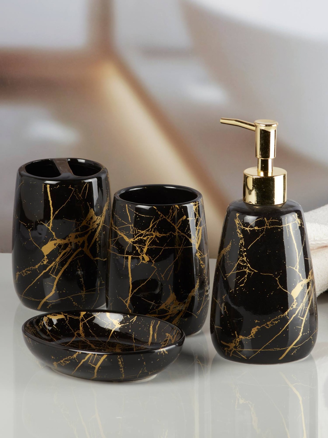 

Kookee Black & Gold-Toned Set Of 4 Ceramic Bathroom Accessories