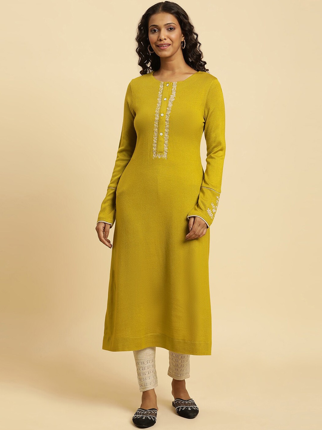 

W Floral Embroidered Regular Thread Work Acrylic Kurta With Trousers, Green