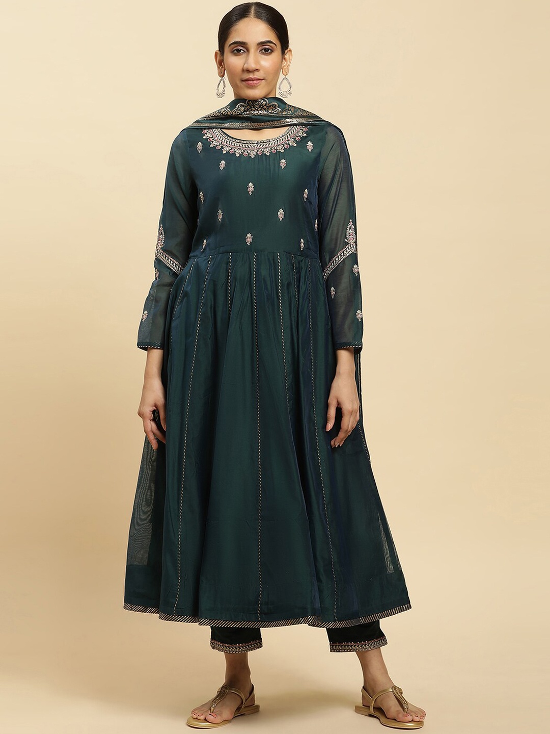 

W Women Festive Solid Kurta With Slim Pant & Dupatta, Green