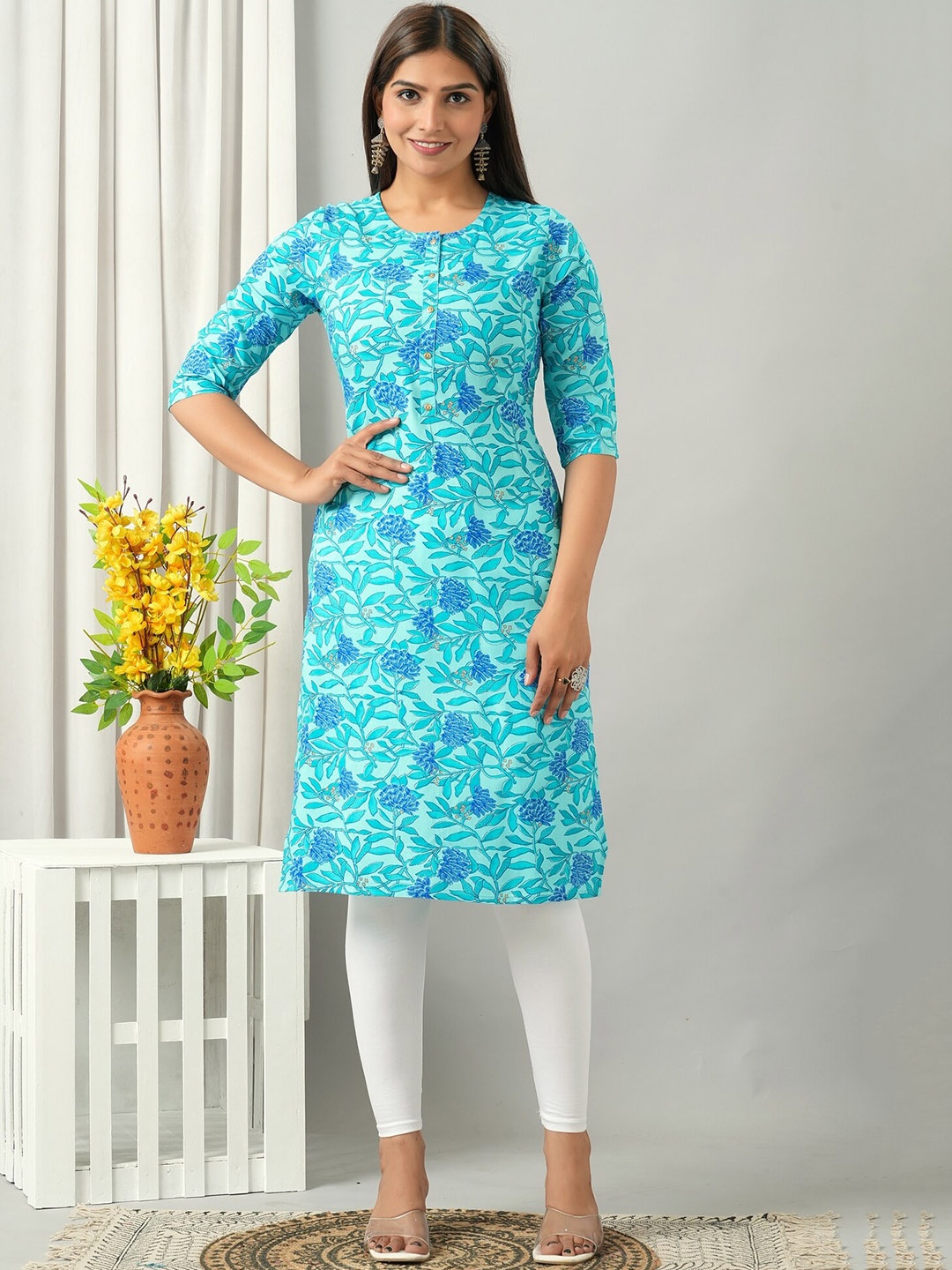 

HERE&NOW Blue Floral Printed Round Neck Straight Kurta