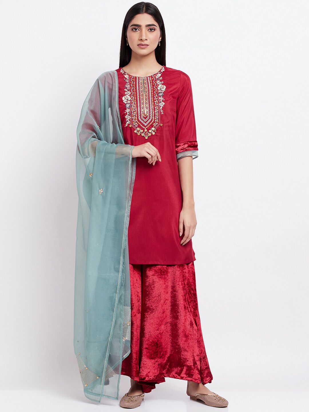 

WISHFUL Floral Yoke Design Regular Thread Work Kurta With Sharara & Dupatta, Red