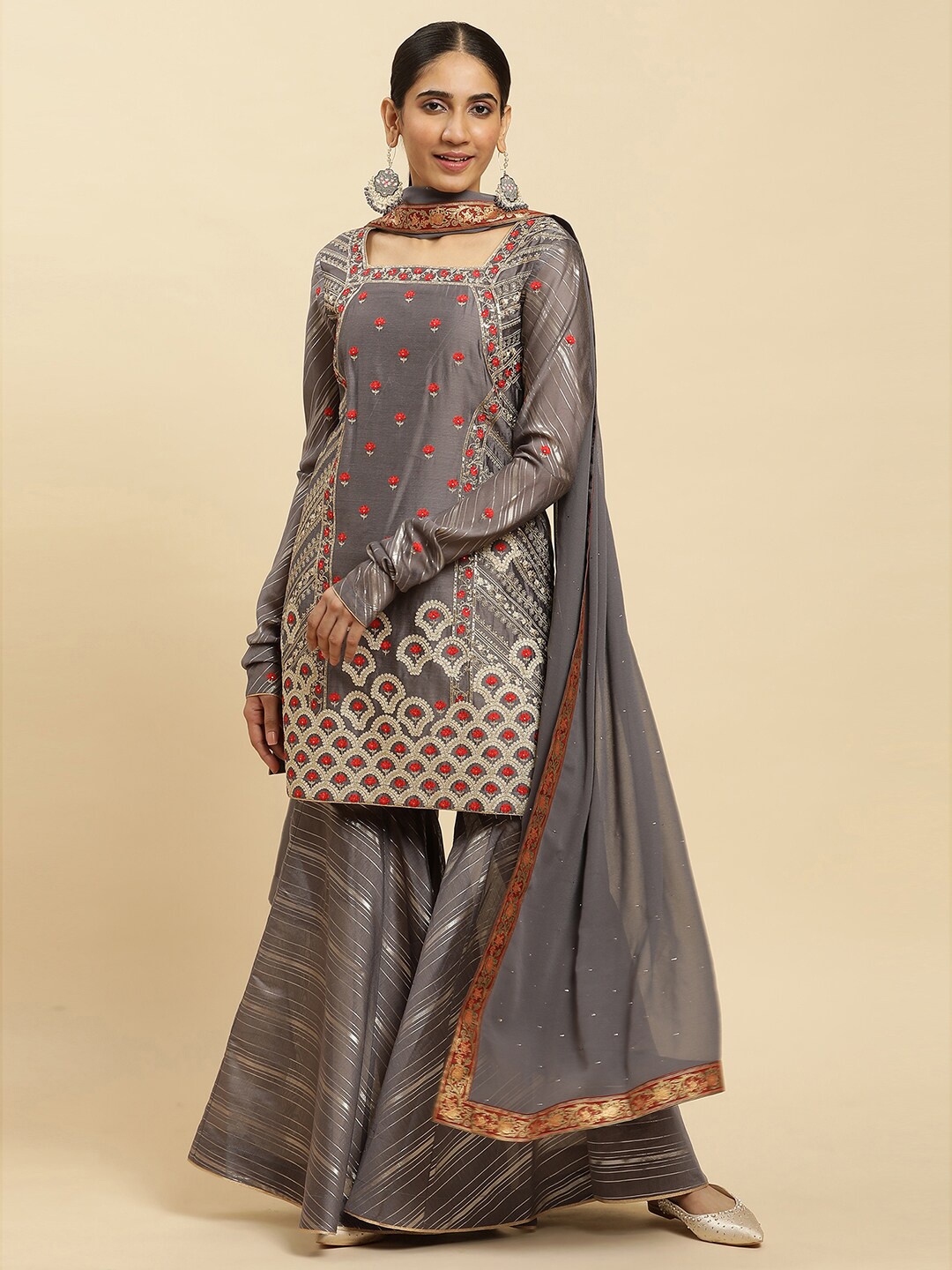 

WISHFUL Floral Embroidered Square Neck Regular Kurti With Sharara & Dupatta, Grey
