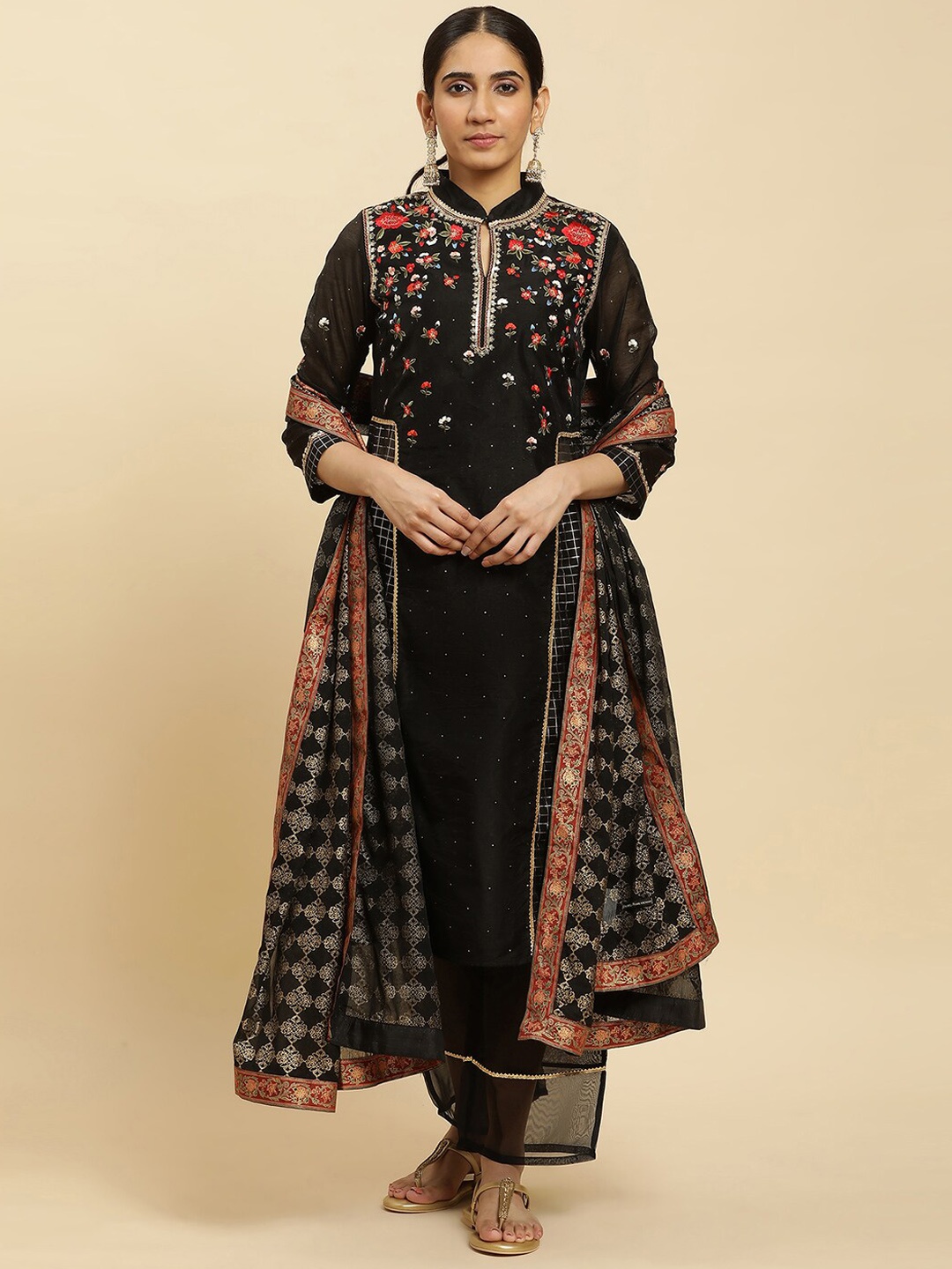 

WISHFUL Floral Embroidered Regular Thread Work Kurta With Trousers & Dupatta, Black