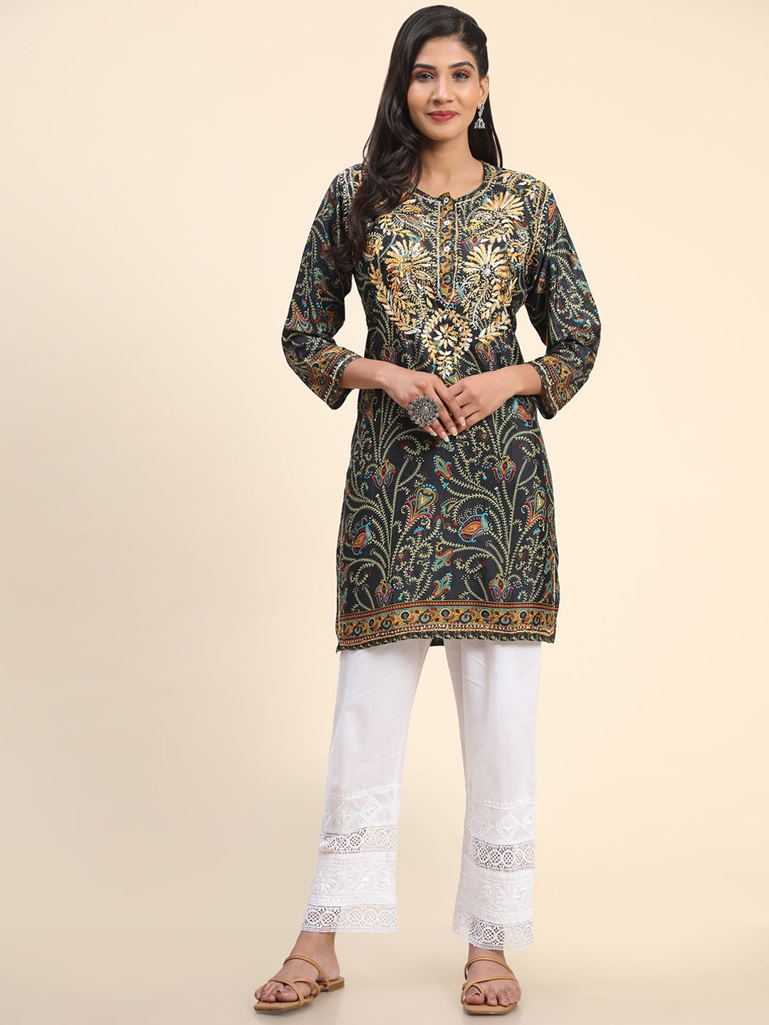 

HOUSE OF KARI Floral Embroidered Round Neck Straight Kurta, Black