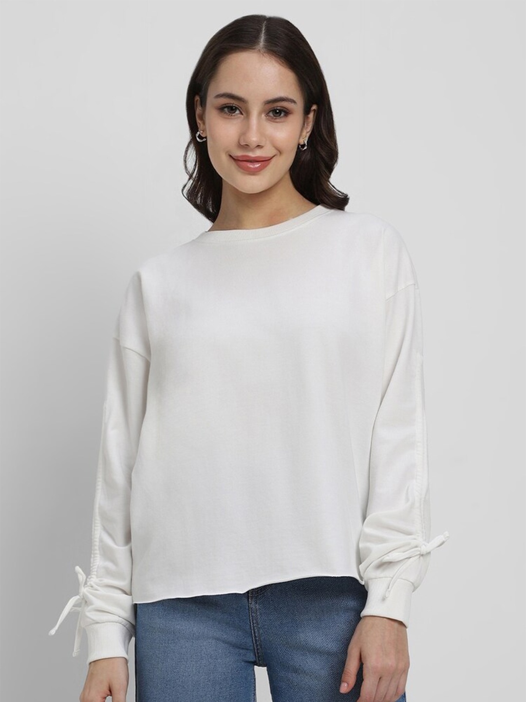 

FOREVER 21 Round Neck Sweatshirt, White
