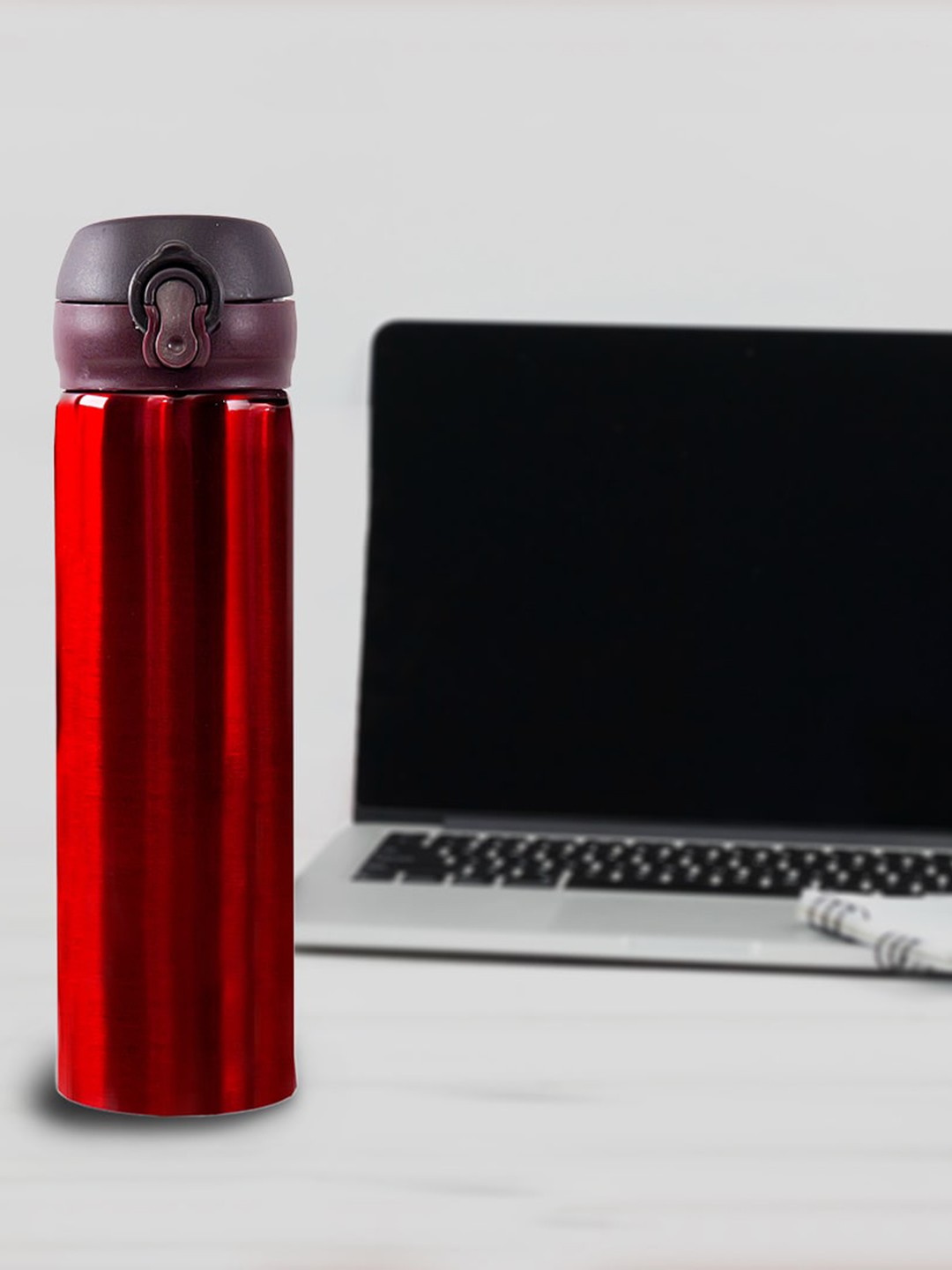 

Yellow Bee Red Stainless Steel Water Bottle 500 ML