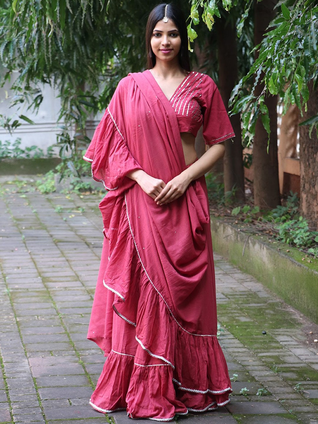 

Chidiyaa Sequinned Ruffles Saree, Pink