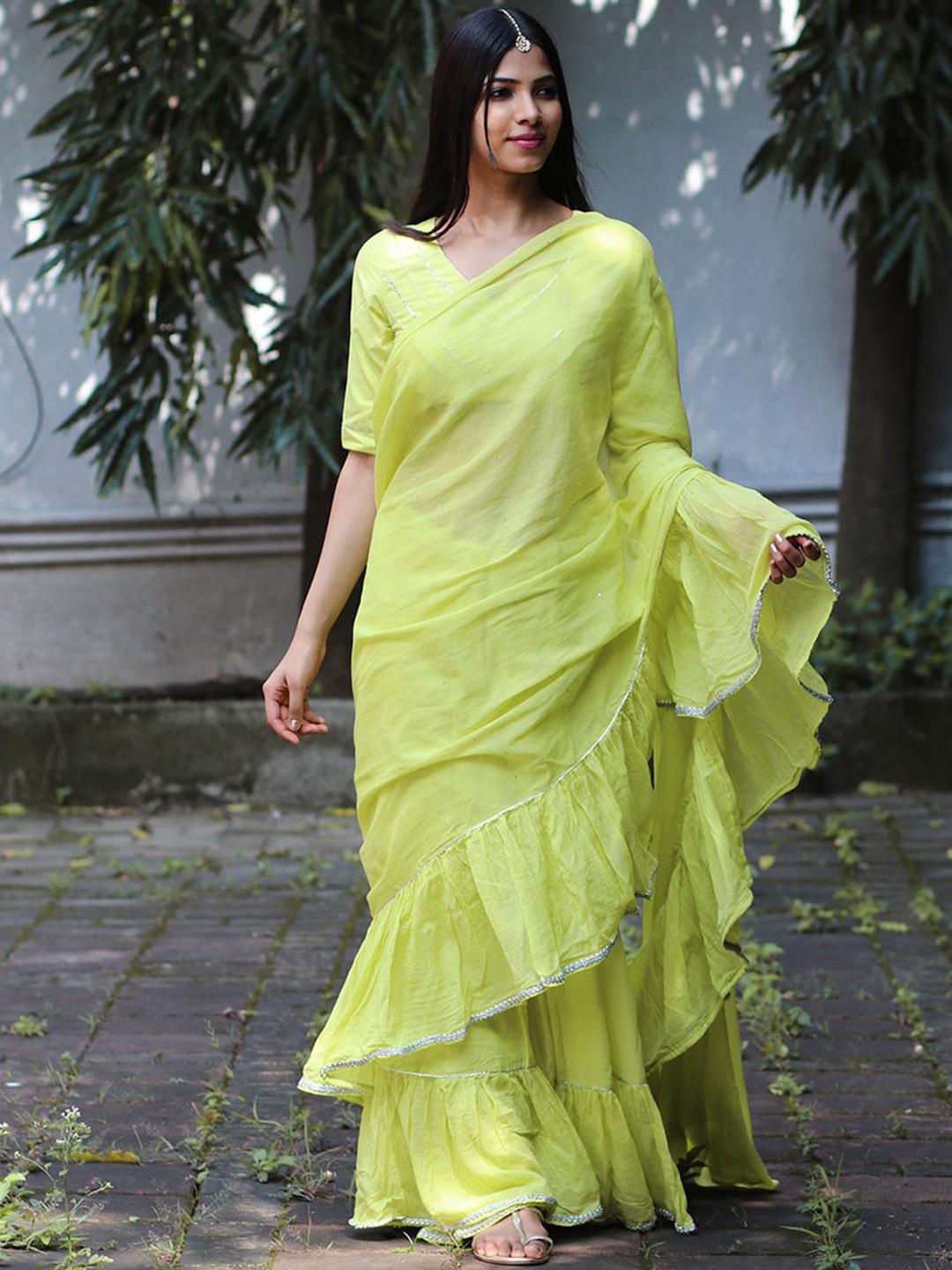 

Chidiyaa Sequinned Ruffles Saree, Lime green