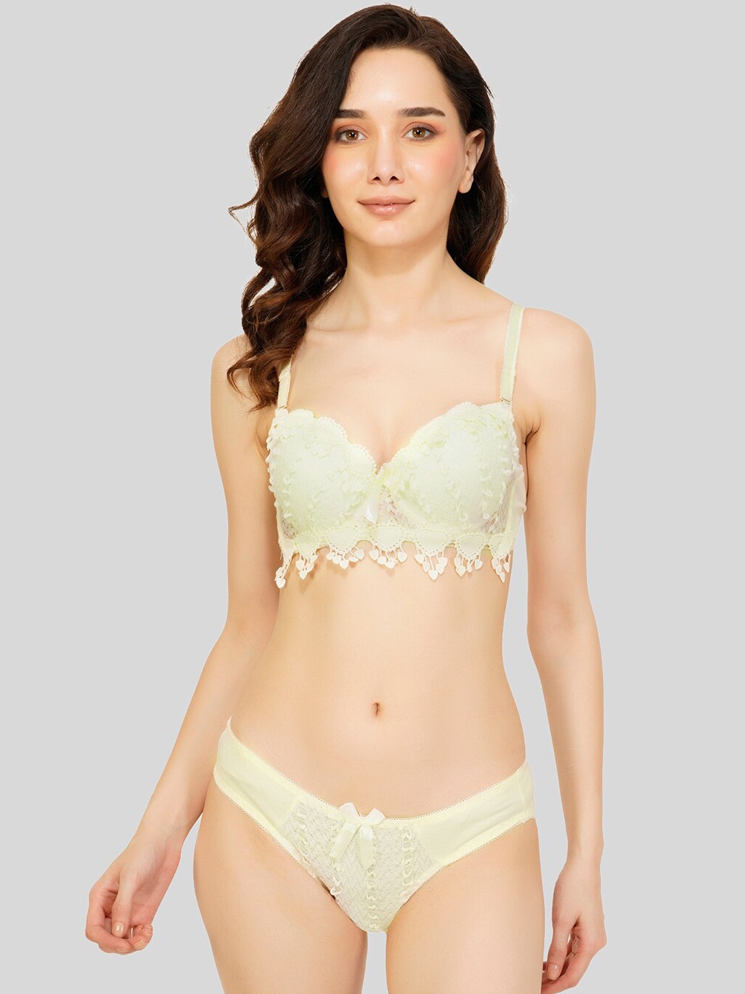 

FiveFlag Self-designed Lightly-padded & Under-Wired Lingerie Set, Yellow