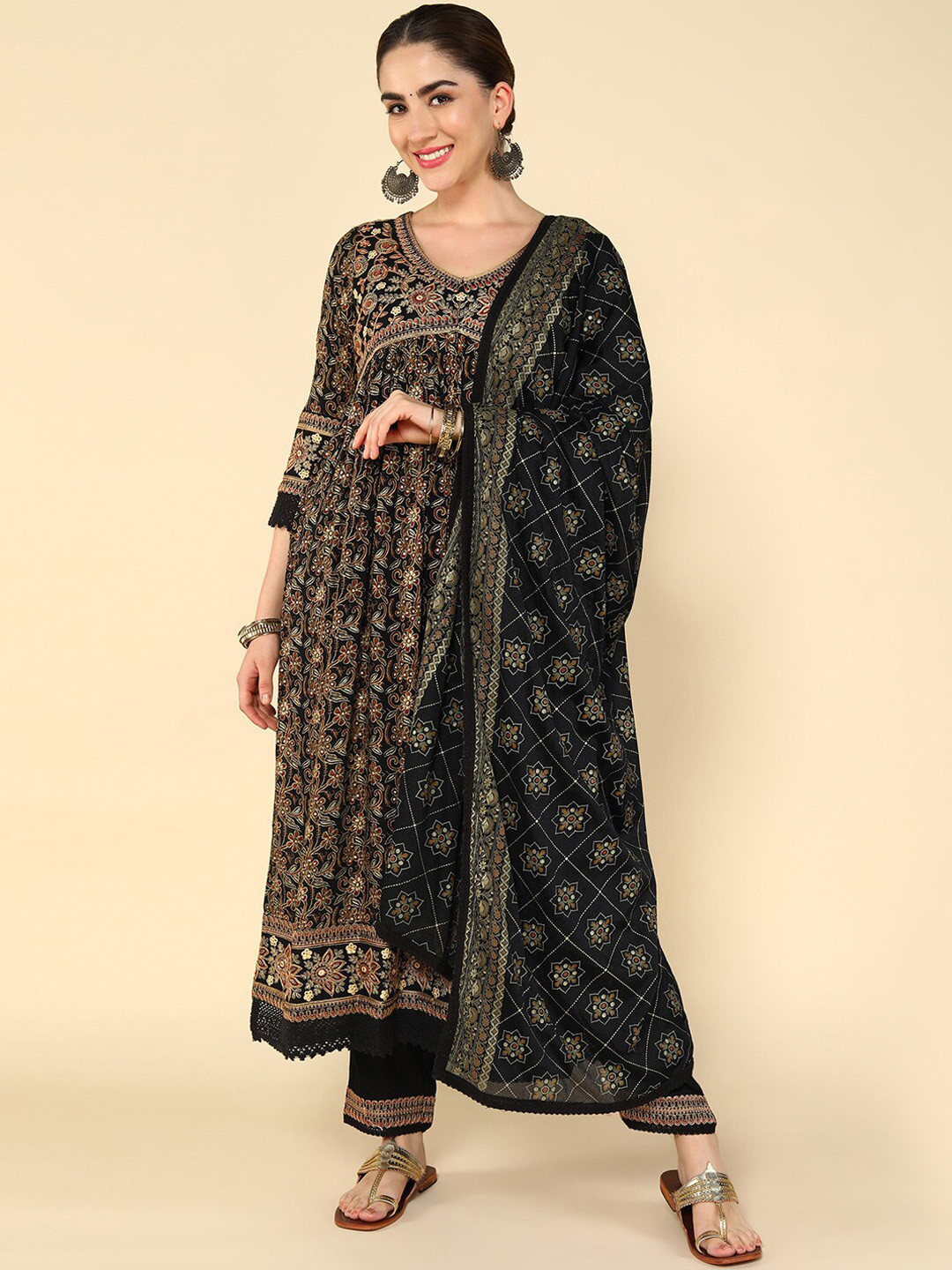 

aturabi Floral Embroidered Kantha Work Anarkali Kurta with Trousers & With Dupatta, Black