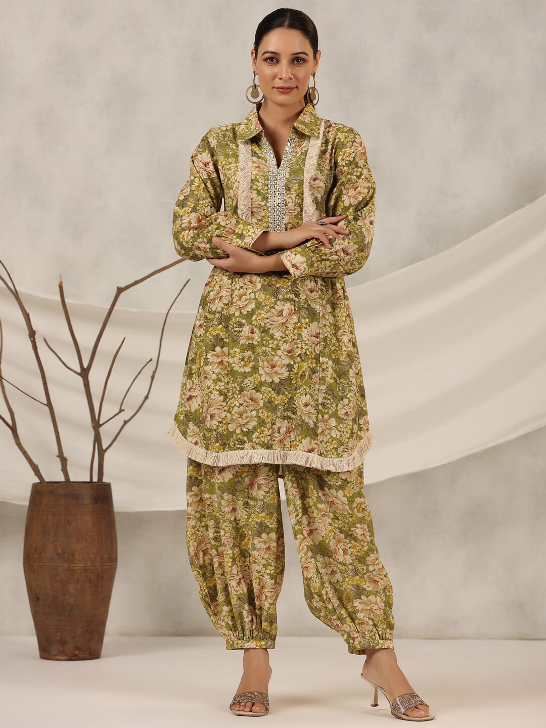 

Juniper Floral Printed Shirt Collar Long Sleeve Muslin Kurta Patiala, Green