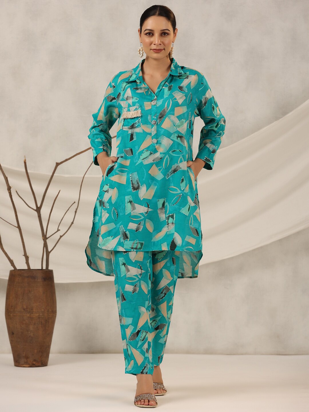 

Juniper Geometric Printed Shirt Collar Muslin Kurta Sets, Turquoise blue