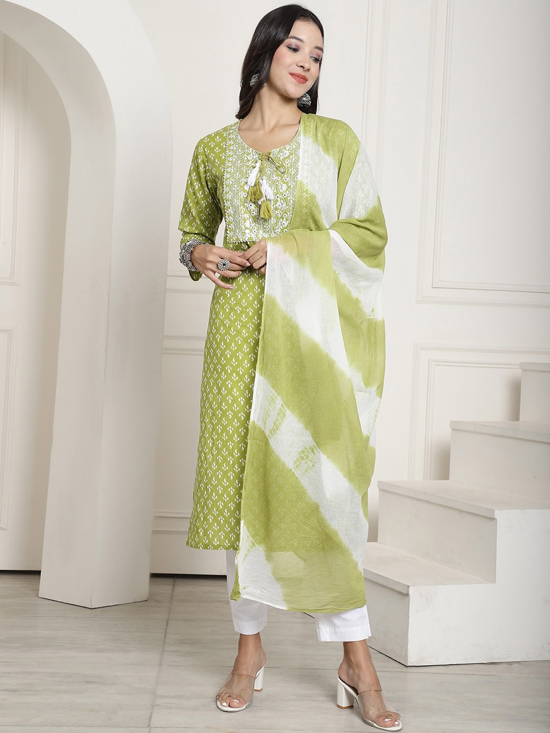 

Aawari Ethnic Motifs Printed Thread Work Pure Cotton Kurta & Trousers With Dupatta, Green