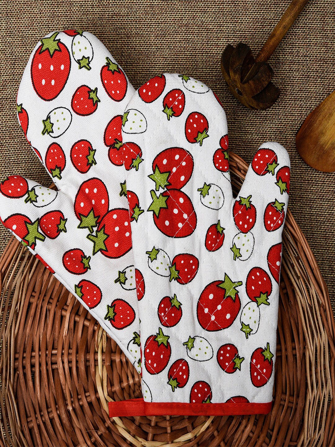 

Kuber Industries White & Red 2 Pieces Printed Cotton Oven Gloves
