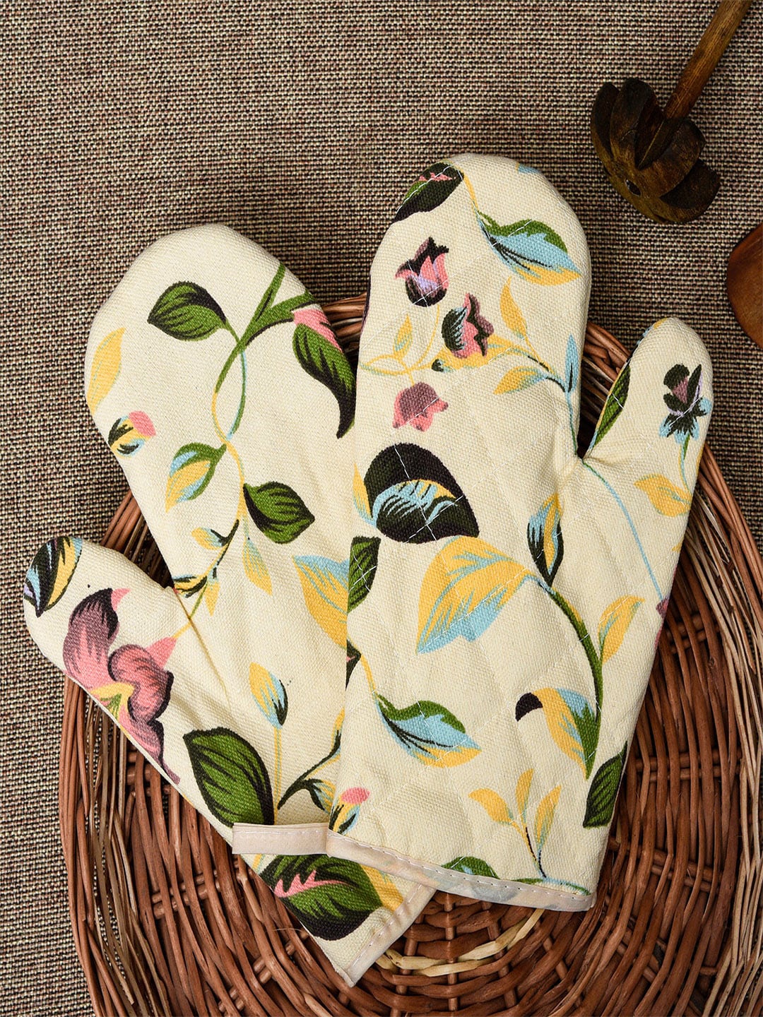 

Kuber Industries Cream-Coloured Set Of 2 Printed Oven Mittens