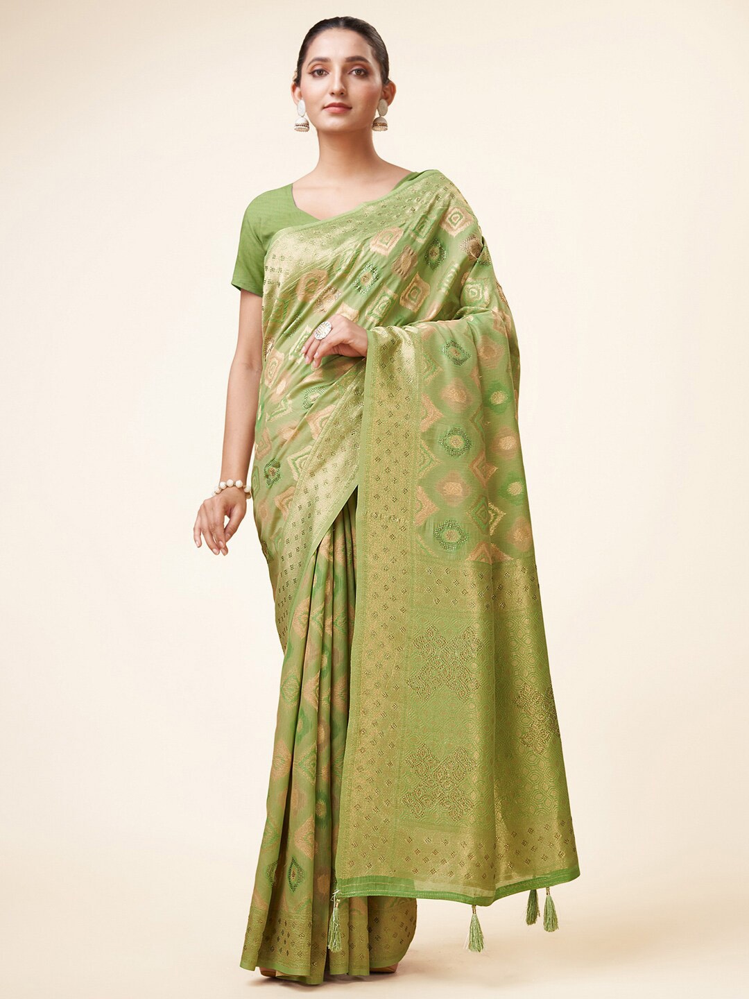 

Mitera Green & Gold-Toned Ethnic Motifs Woven Design Zari Saree
