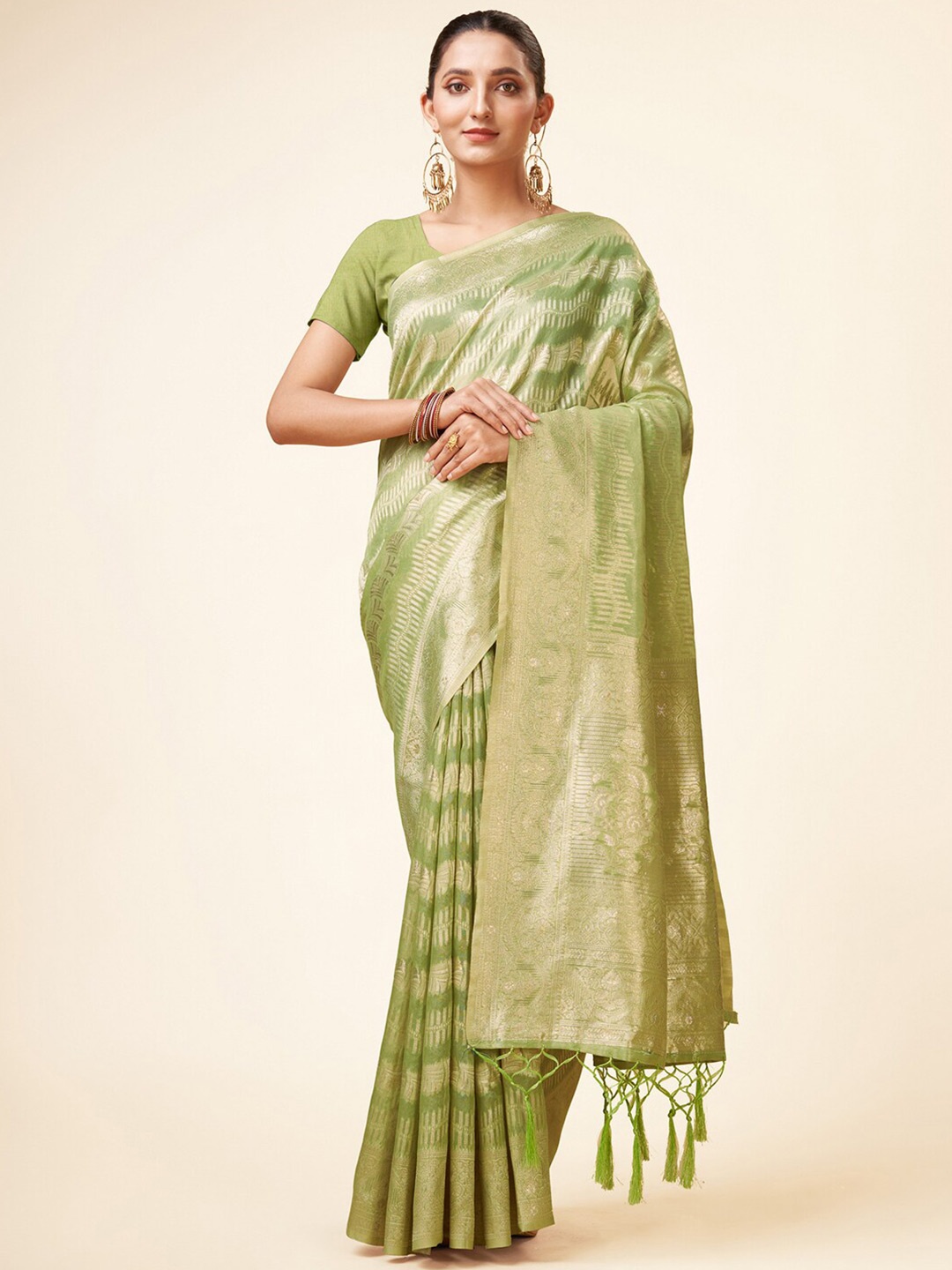 

Mitera Green & Gold-Toned Geometric Woven Design Zari Organza Saree