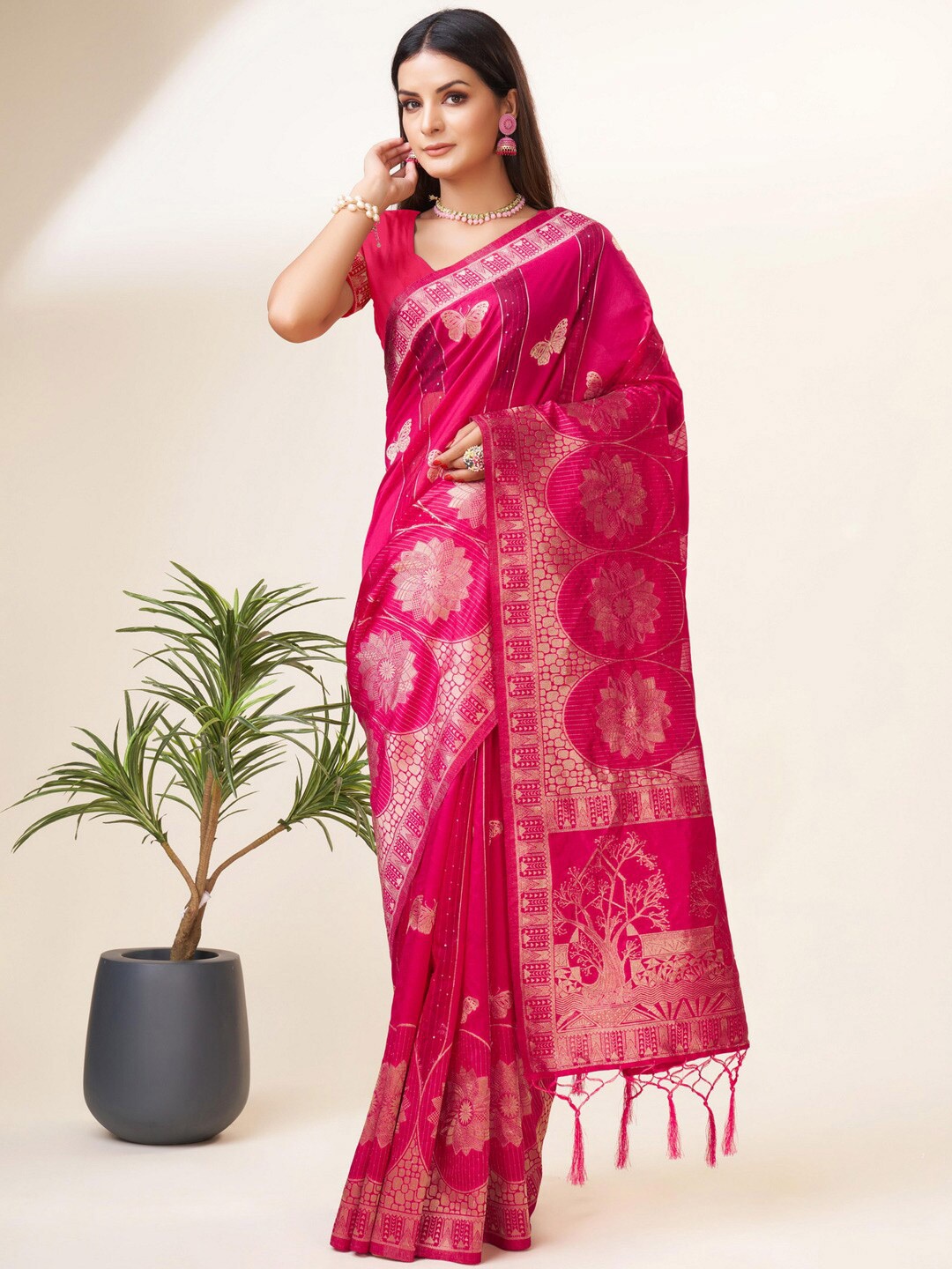 

Mitera Pink & Gold-Toned Ethnic Motifs Woven Design Zari Organza Saree