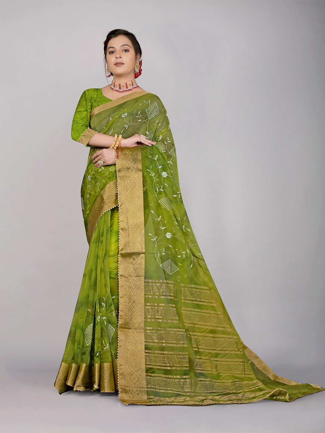 

KAJREE Floral Embroidered Organza Saree, Green