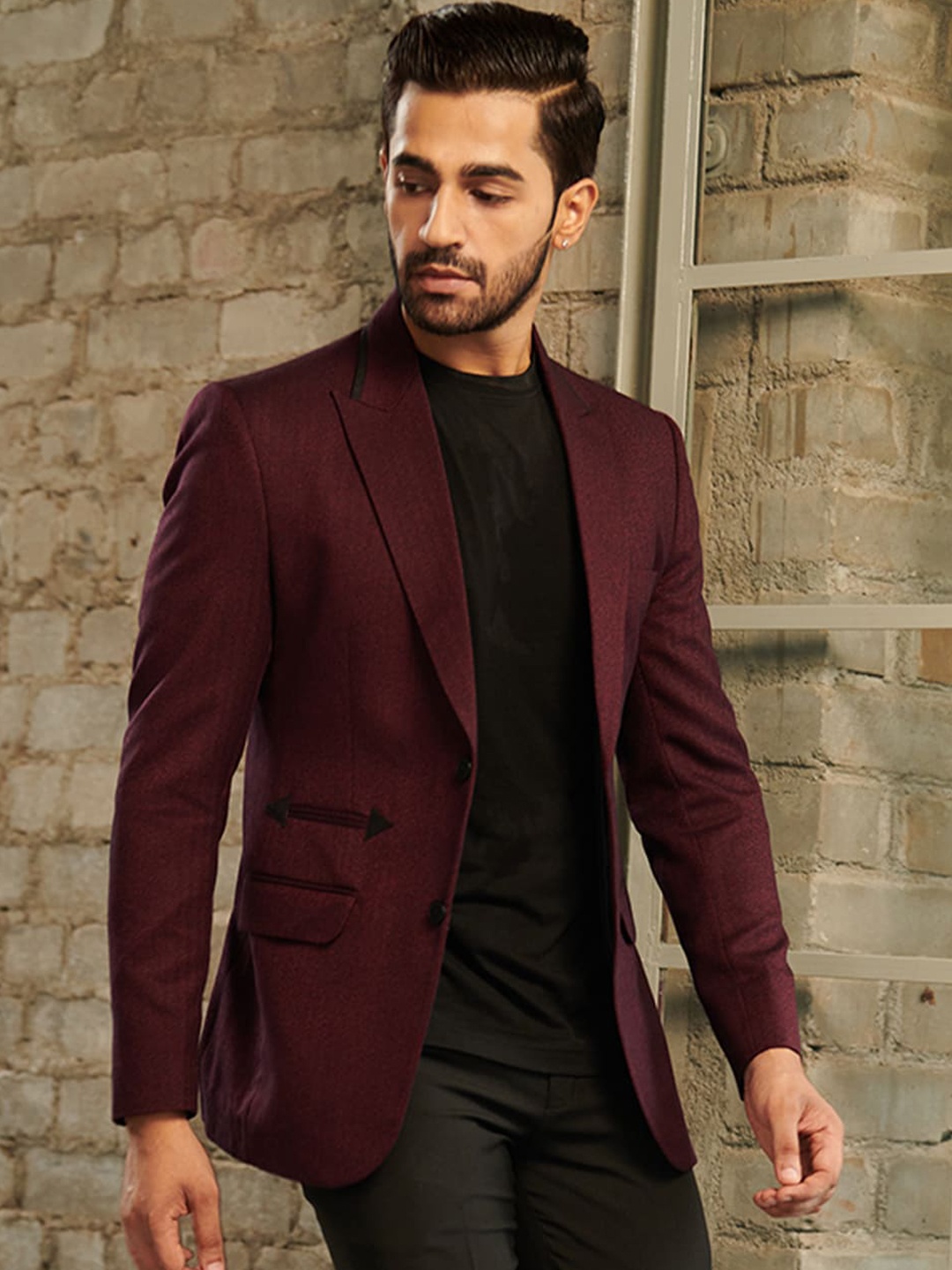 

MR BUTTON Slim-Fit Peaked Lapel Collar Single-Breasted Casual Blazer, Maroon
