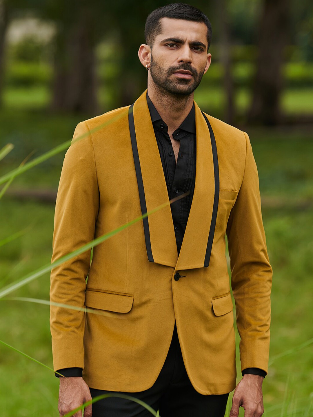 

MR BUTTON Slim-Fit Single-Breasted Velvet Casual Blazer, Mustard