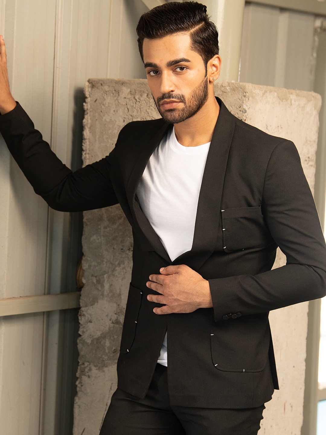 

MR BUTTON Slim-Fit Shawl Collar Single-Breasted Casual Blazer, Black