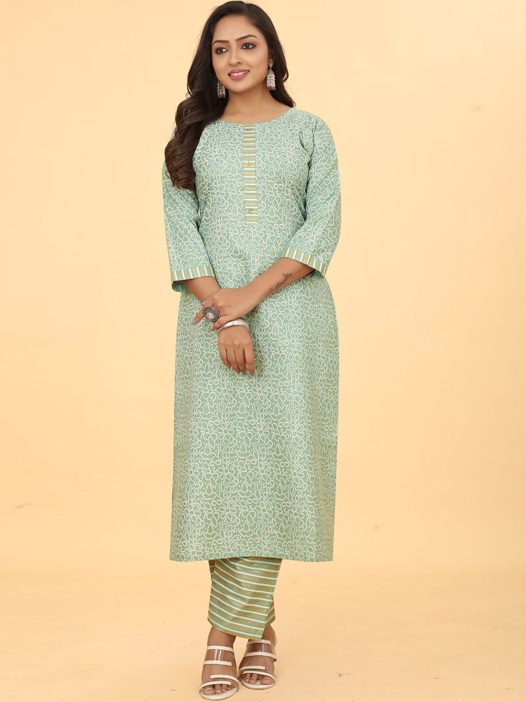 

KALINI Bandhani Printed Straight Kurta With Trousers, Green