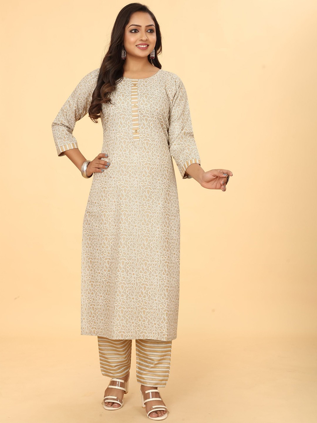 

KALINI Bandhani Printed Straight Kurta With Trousers, Cream