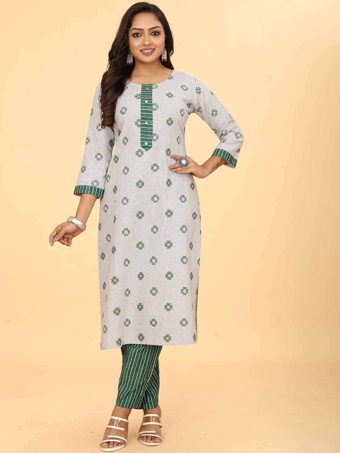 

KALINI Ethnic Motifs Printed Straight Kurta With Trousers, Grey