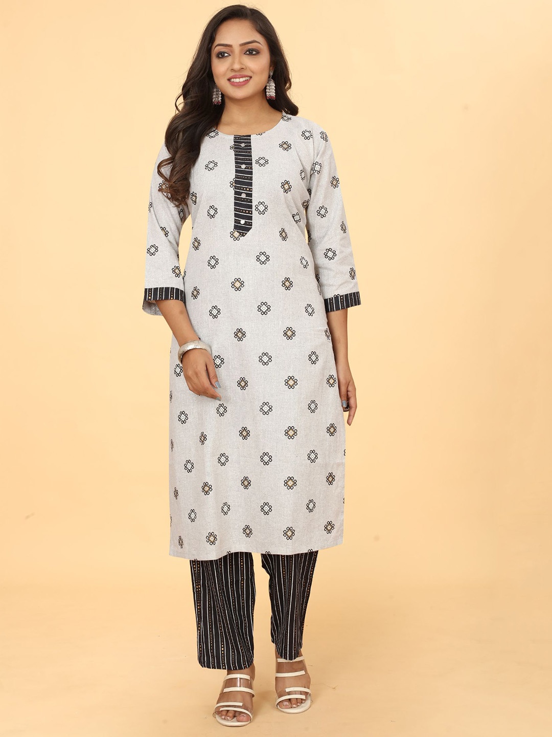 

KALINI Ethnic Motifs Printed Straight Kurta With Trousers, Grey