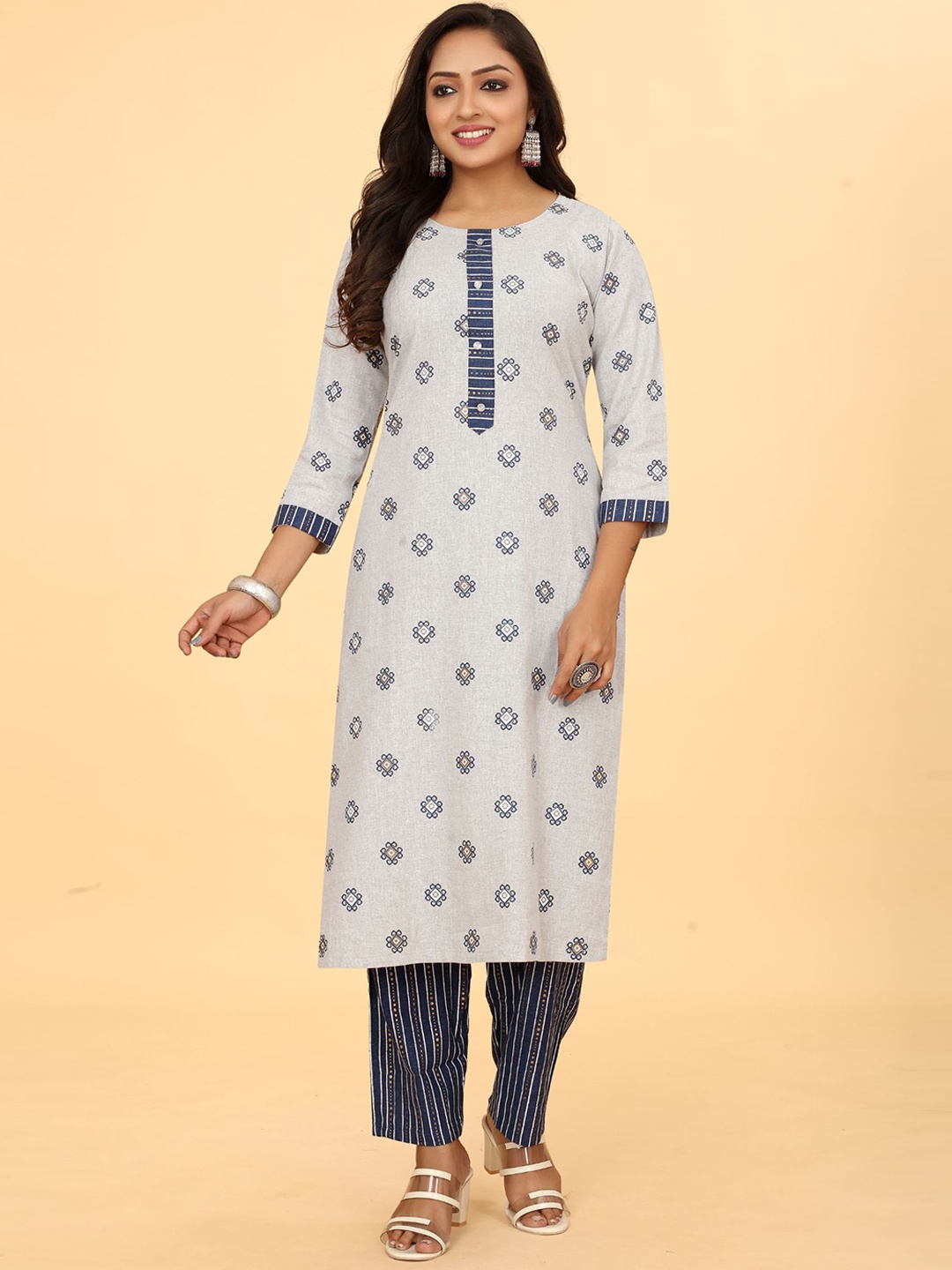 

KALINI Ethnic Motifs Printed Straight Kurta With Trousers, Grey