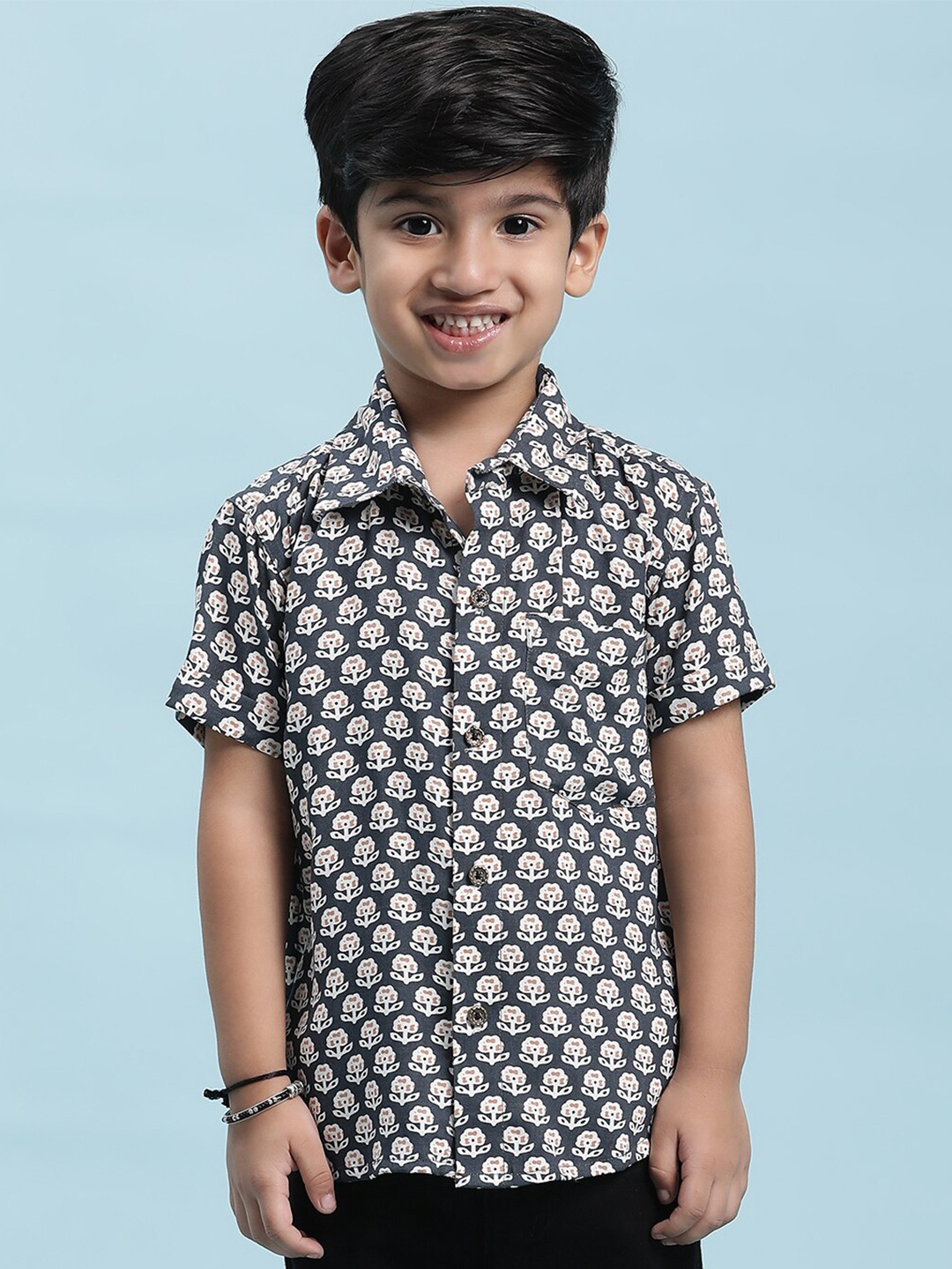 

Stuffie Land Boys Smart Floral Printed Spread Collar Cotton Casual Shirt, Black