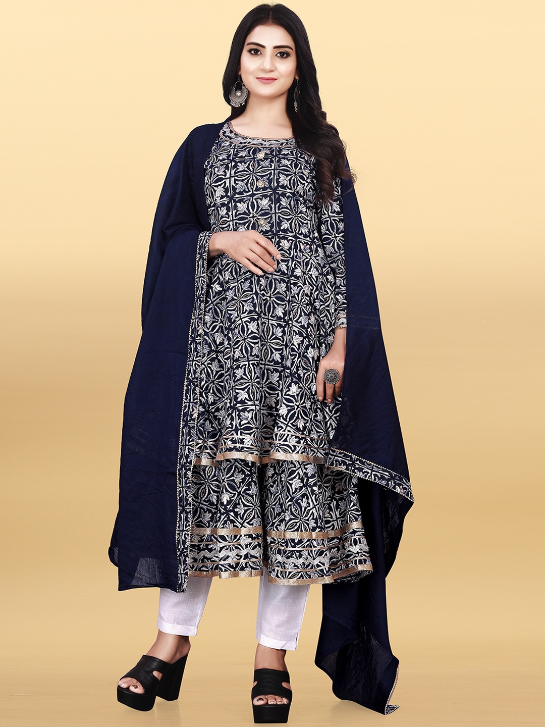 

TITANIUM SILK INDUSTRIES PVT. LTD. Floral Printed Regular Kurta with Trousers & Dupatta, Blue