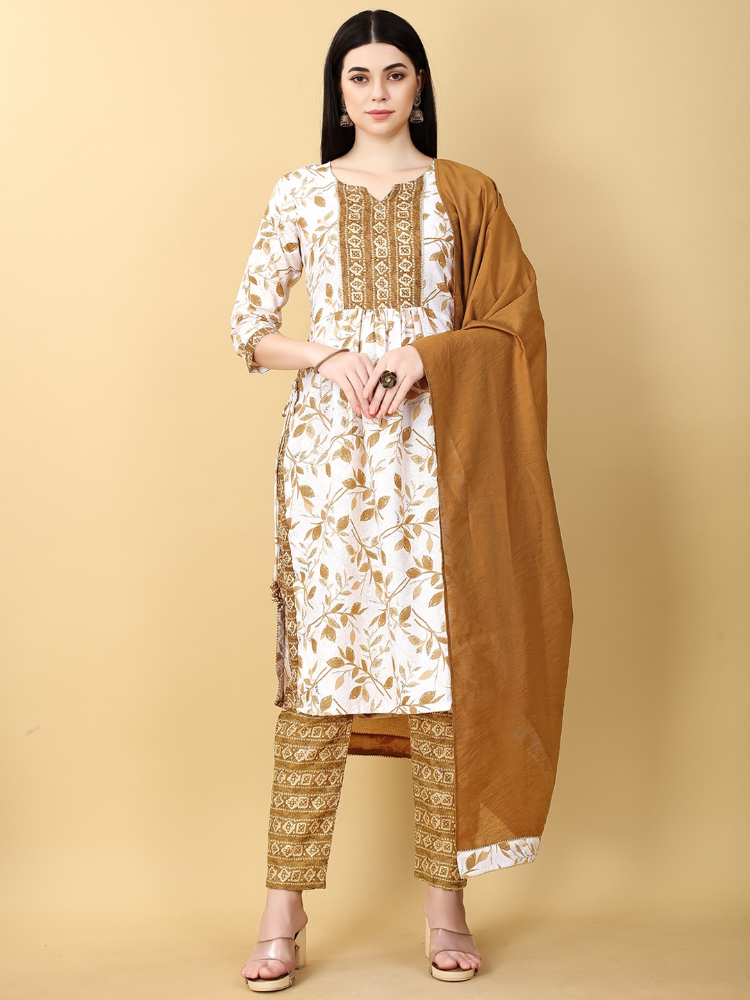 

TITANIUM SILK INDUSTRIES PVT. LTD. Floral Printed Regular Kurta With Trousers & Dupatta, White
