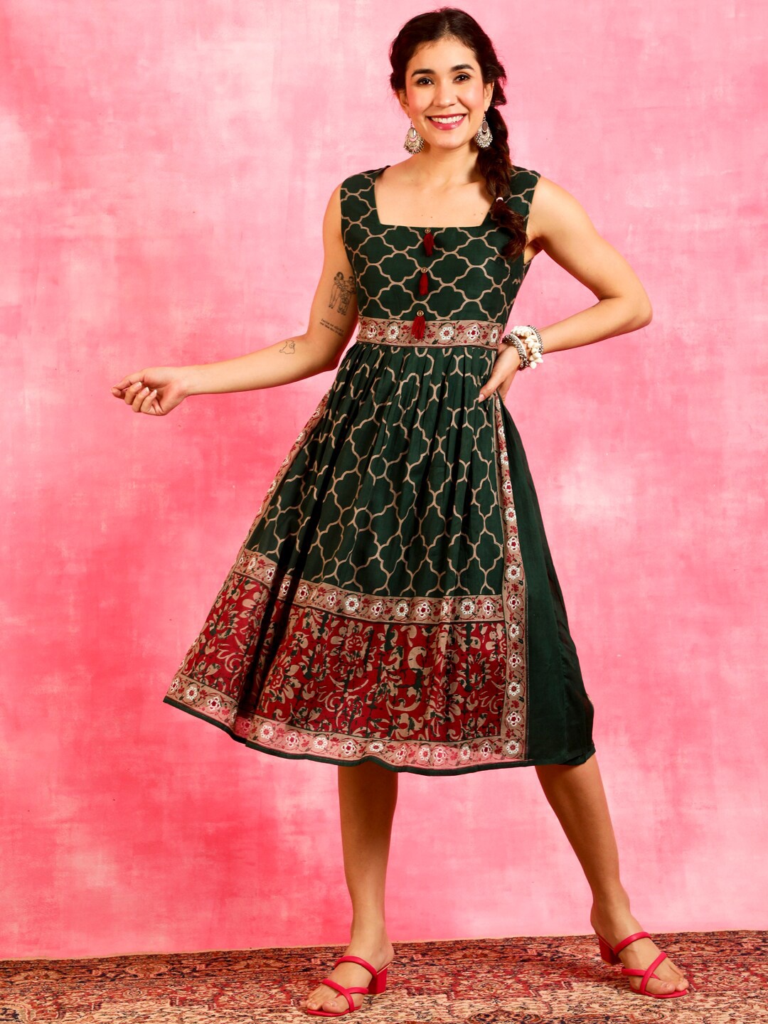 

Anouk Green Ethnic Motifs Print Square Neck Sleeveless Fit & Flare Cotton Ethnic Dress