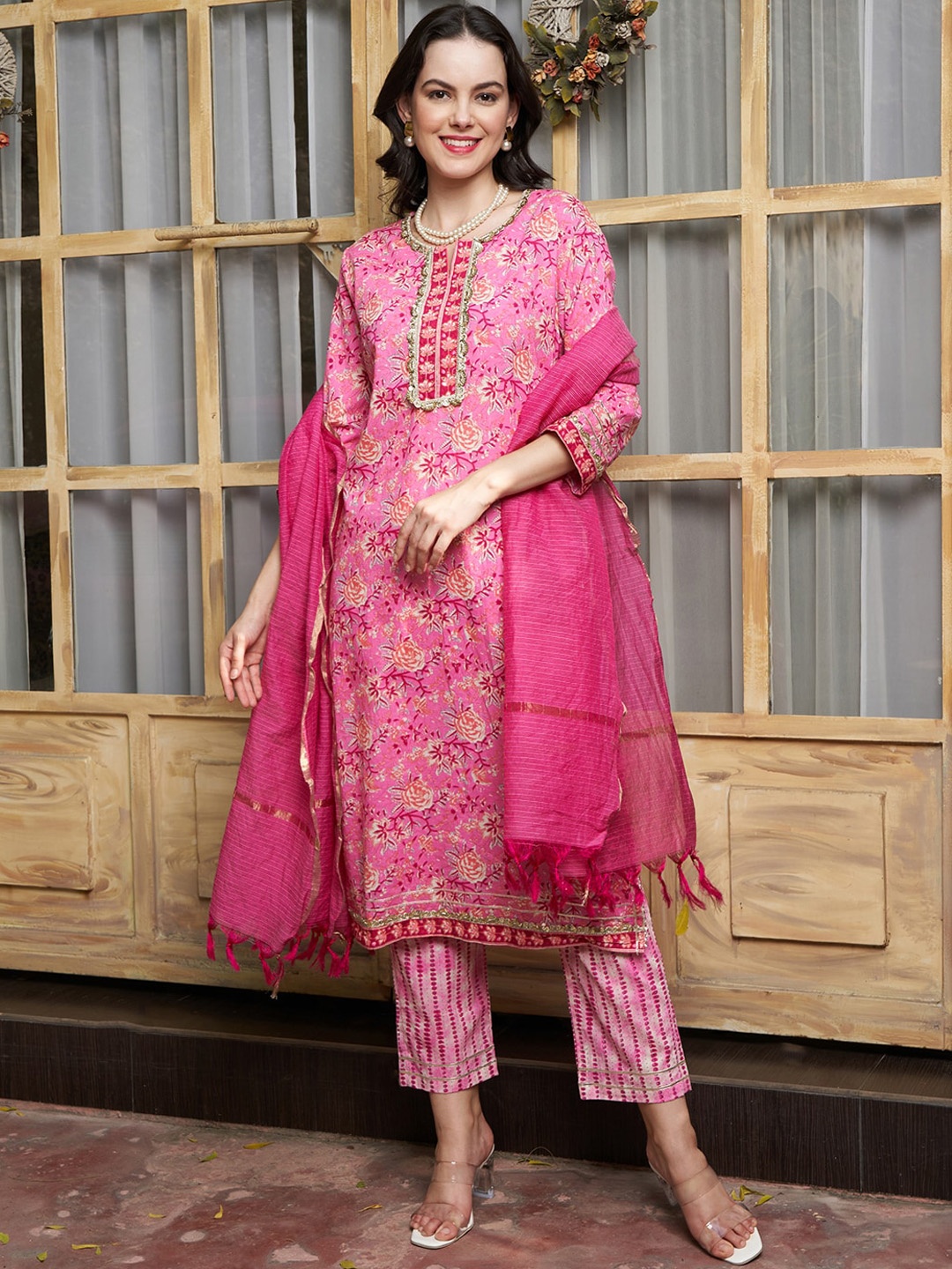 

Sangria Pink & Gold-Toned Floral Printed Pure Cotton Kurta & Trouser & Dupatta