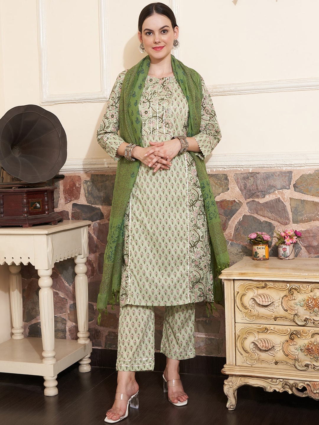 

Sangria Green Floral Printed Gotta Patti Pure Cotton Straight Kurta & Trouser With Dupatta