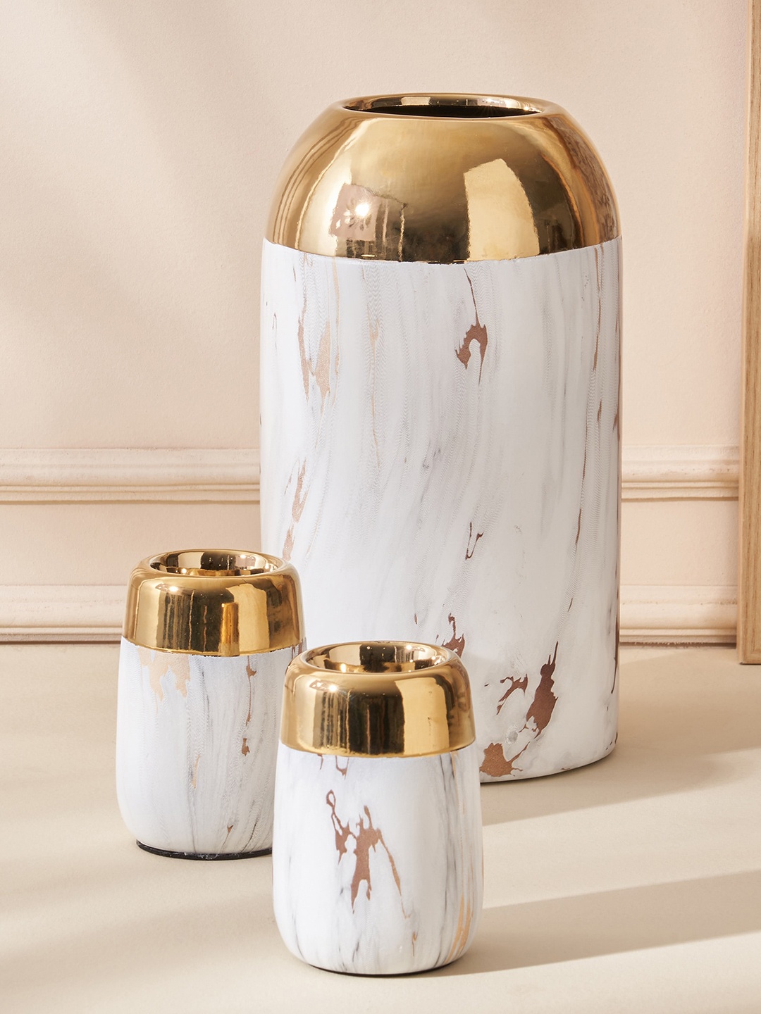 

Home Centre Krater Polyresin Vase and T-Light Holders, White