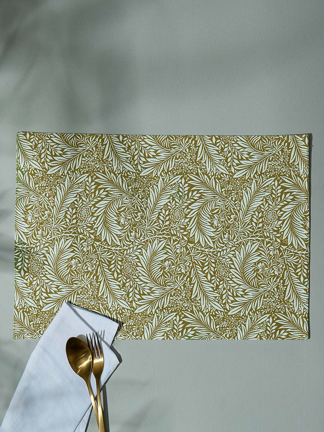 

Home Centre Drake Green & White Printed Cotton Reversible Table Placemat