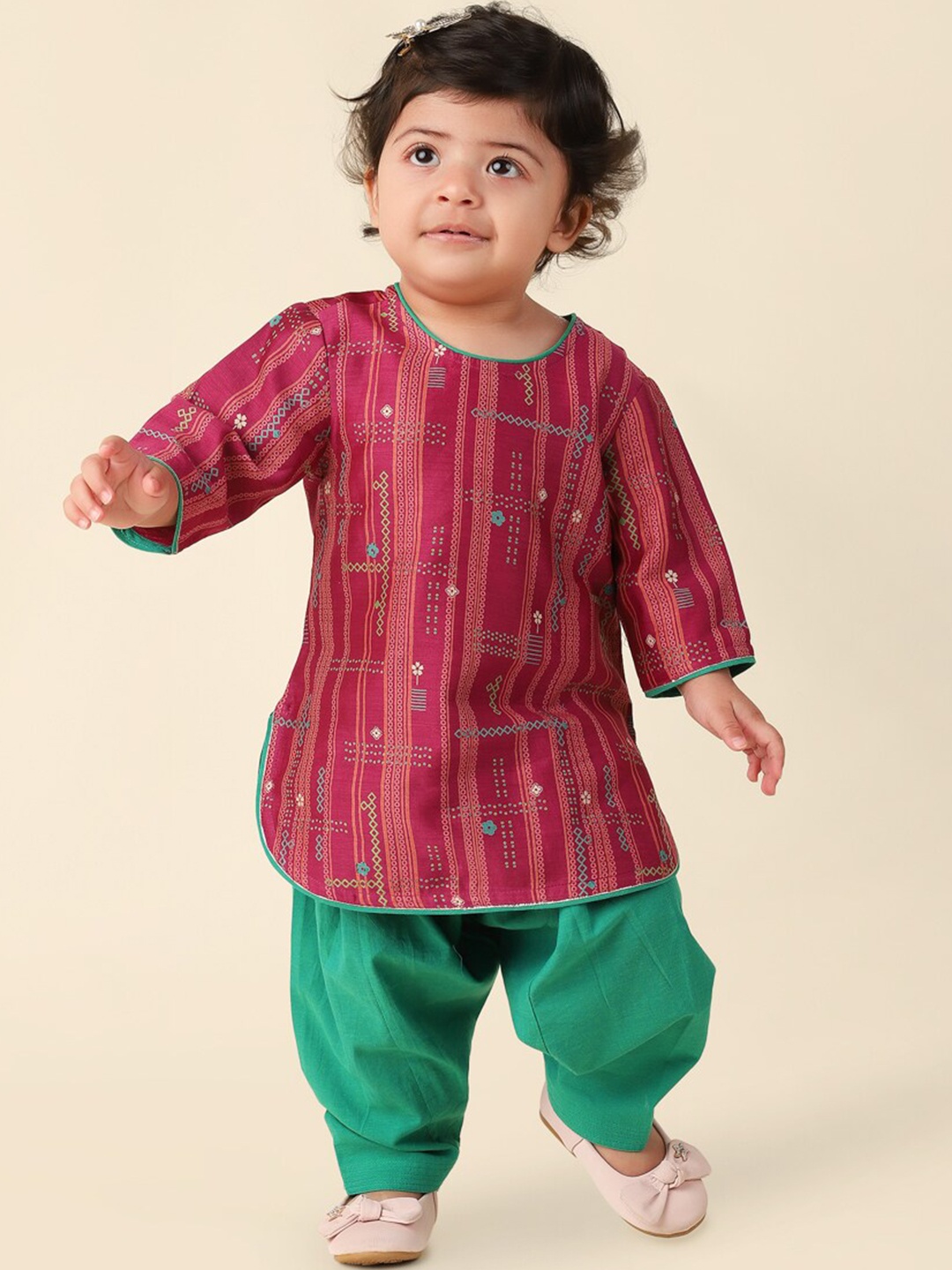 

Fabindia Infant Girls Ethnic Motifs Printed Kurta with Salwar, Green