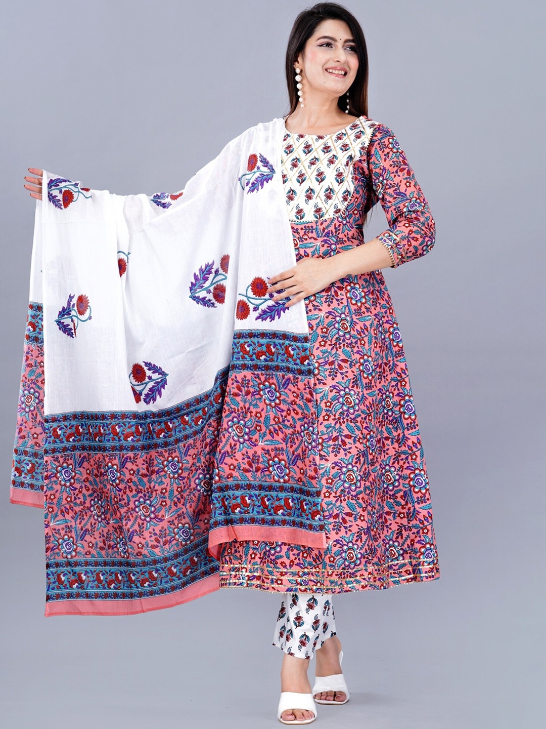 

ao services Floral Printed A-Line Kurta With Trousers & Dupatta, Peach