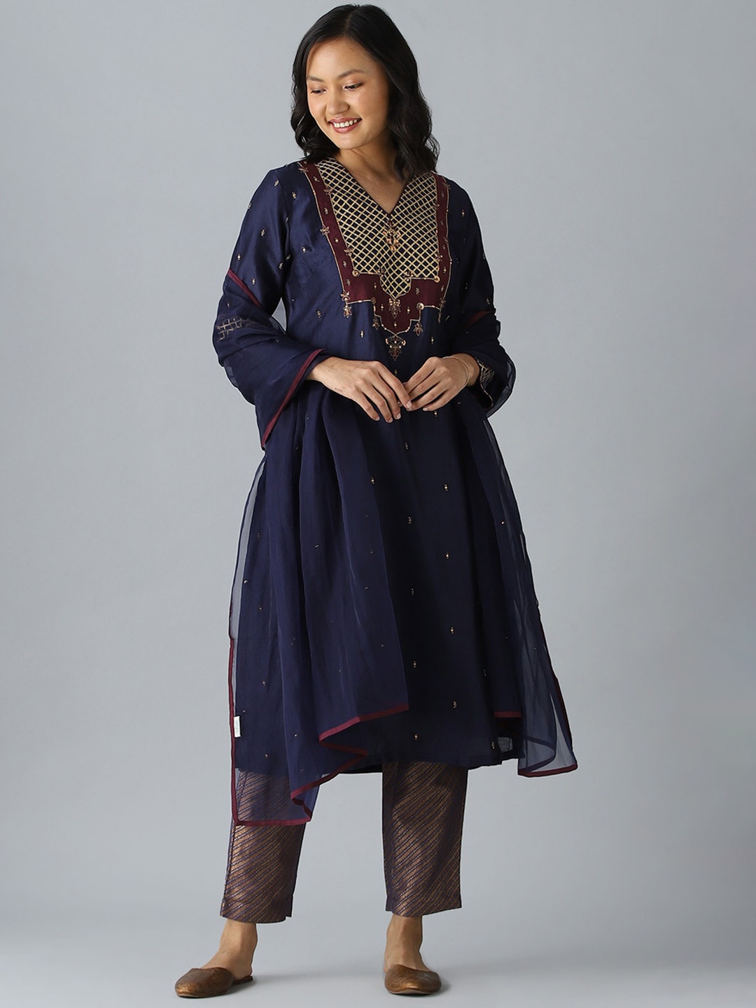 

Taneira Ethnic Motifs Embroidered Sequinned Kurta With Trousers & Dupatta, Navy blue