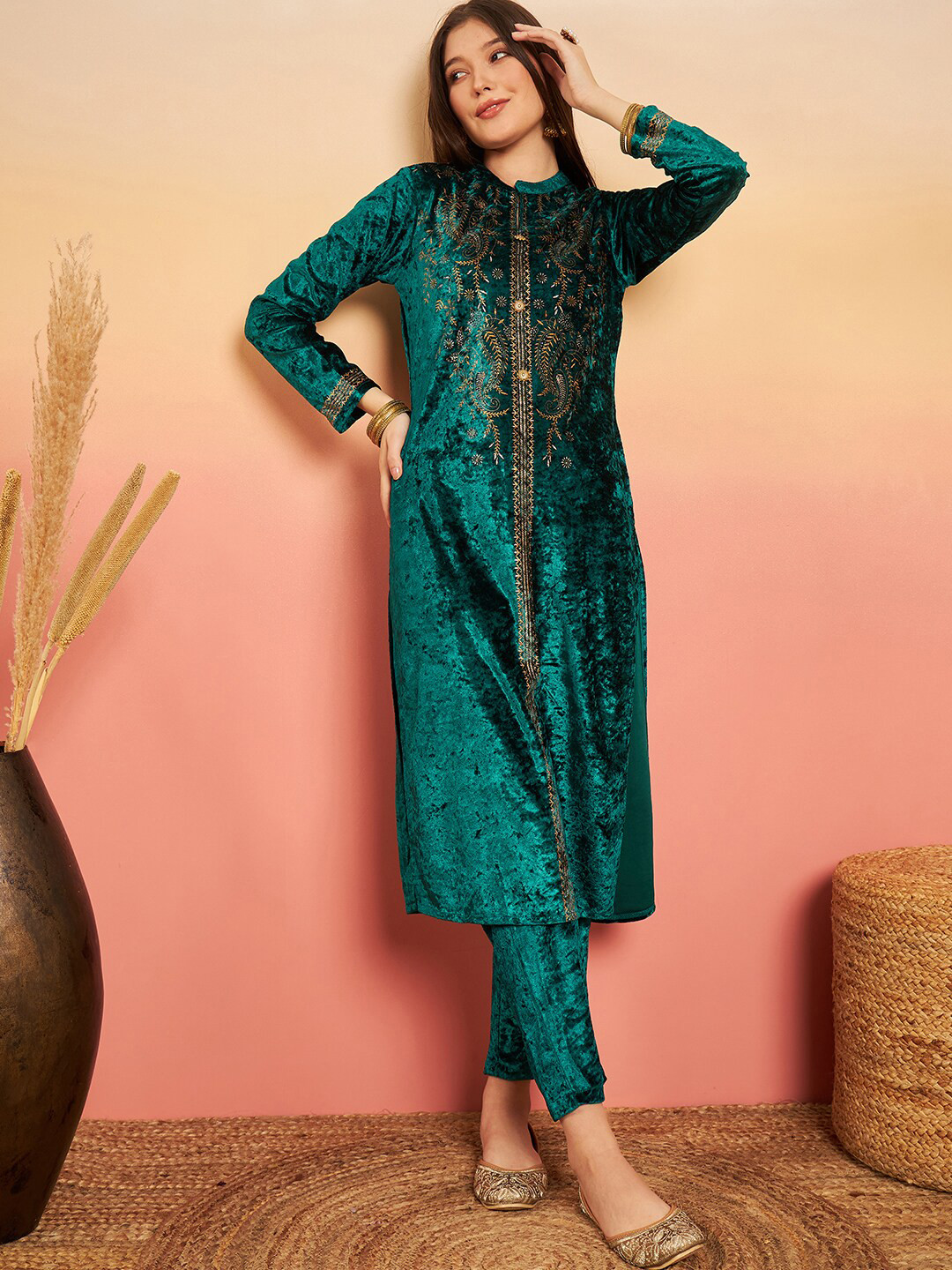 

HK colours of fashion Ethnic Motifs Embroidered Regular Kurta with Trousers, Teal